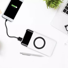 SKU 8906 Външна Батерия Безжично Зареждане USB C+B 10К Mah Бяла с марка V-TAC