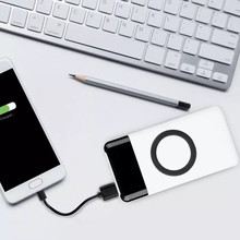 SKU 8906 Външна Батерия Безжично Зареждане USB C+B 10К Mah Бяла с марка V-TAC