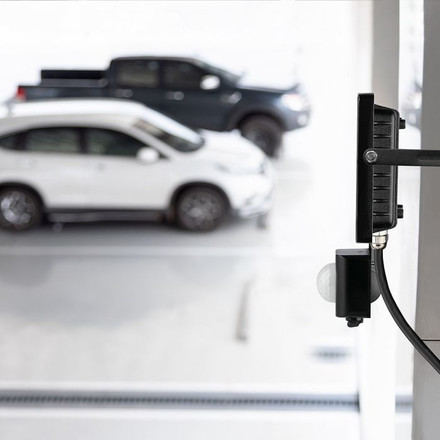 LED Прожектор със сензор 20W 3000К SAMSUNG ЧИП Черно Тяло SKU 451 V-TAC