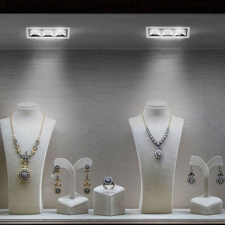 SKU 975 LED Луна SAMSUNG ЧИП - 12W Рефлектор UGR<19 12' 2700K с марка V-TAC