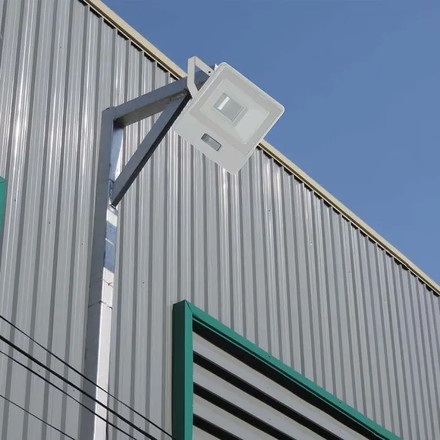 LED Прожектор с PIR сензор 50W 3000К SAMSUNG ЧИП Бяло Тяло и 1 метър кабел SKU 20301 V-TAC
