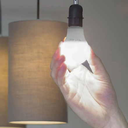 LED Крушка E14 4.8W E14 P45 A80 Candle Dimming Brightness RF Control RGB + 3000K SKU 212775 V-TAC