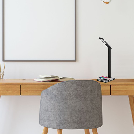 LED Настолна Лампа с безжично зарядно за GSM 4W 3 в 1 Сменяем Спектър Черна Правоъгълна Основа SKU 218600 V-TAC