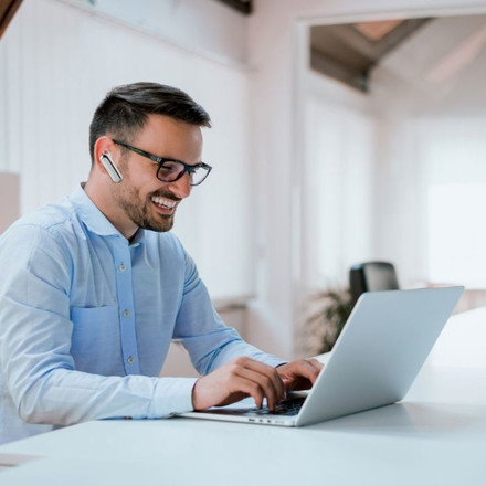 SKU 7703 Bluetooth Слушалка 170mAh Бяла с марка V-TAC