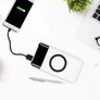 SKU 8906 Външна Батерия Безжично Зареждане USB C+B 10К Mah Бяла с марка V-TAC